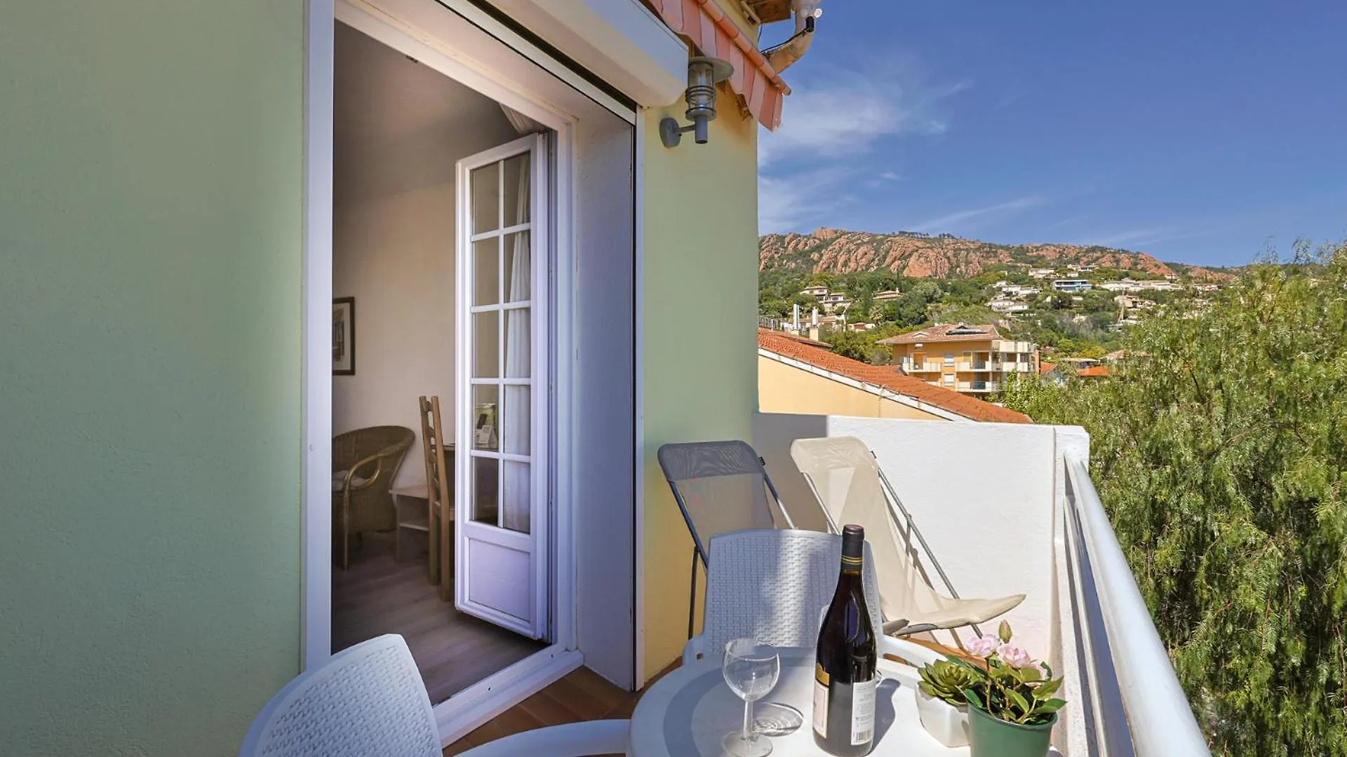 Logis Hotel L'Esterella Saint-Raphaël