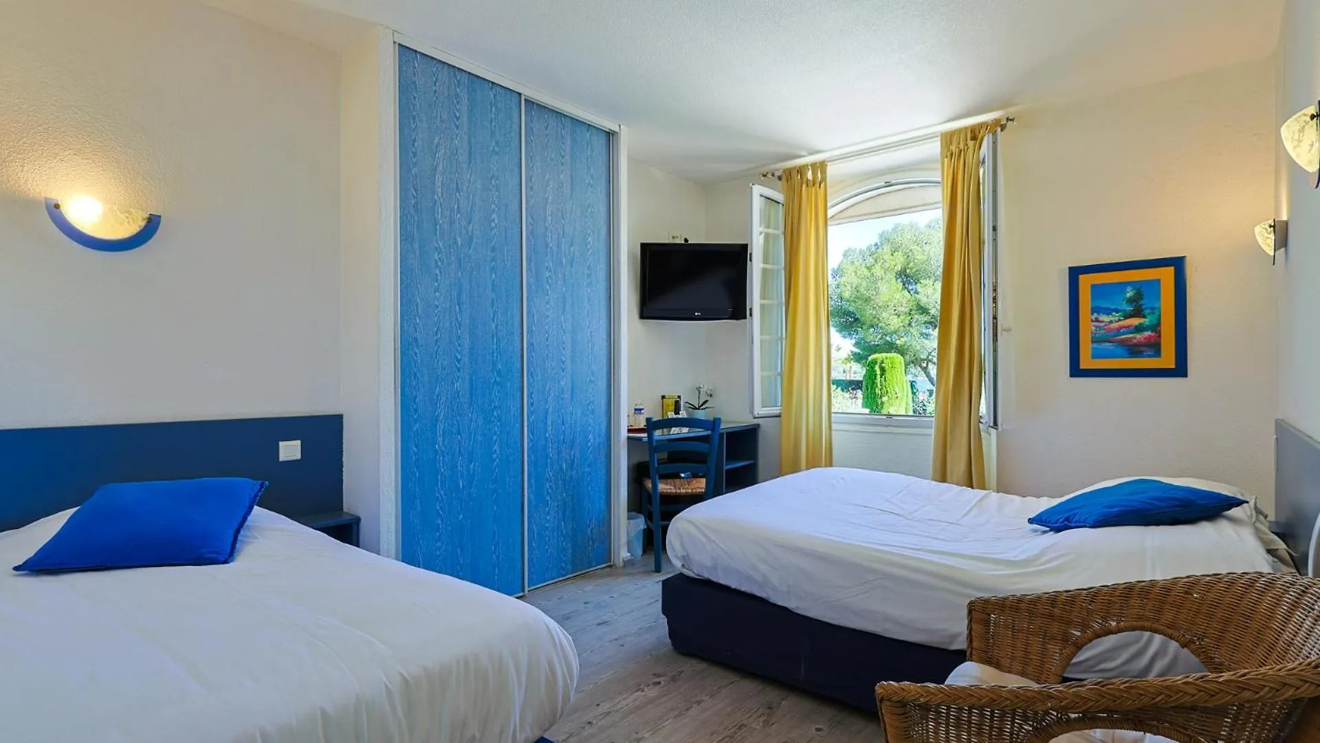 Logis Hotel L'Esterella Saint-Raphaël 3*,  Γαλλία