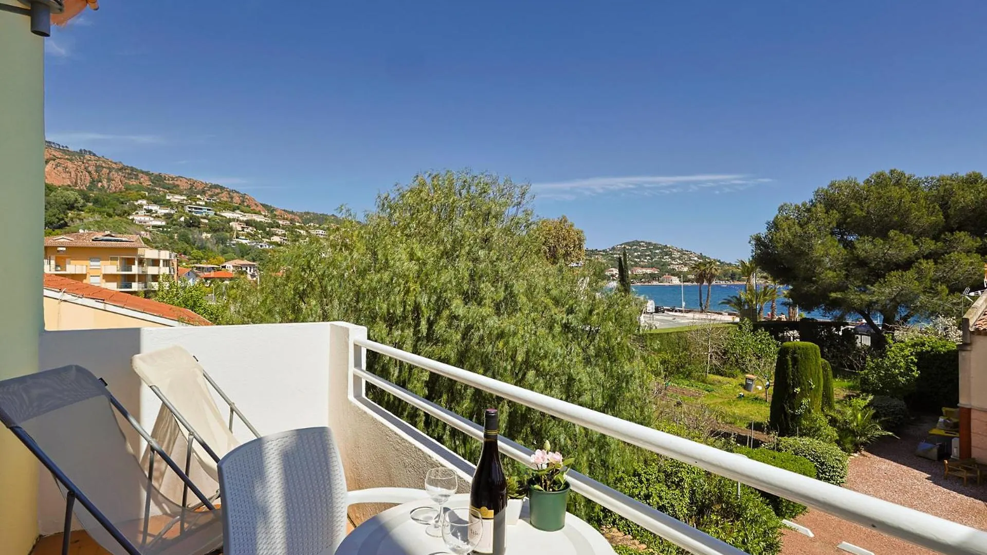 Logis Hotel L'Esterella Saint-Raphael  3*, Saint-Raphael (Var) France