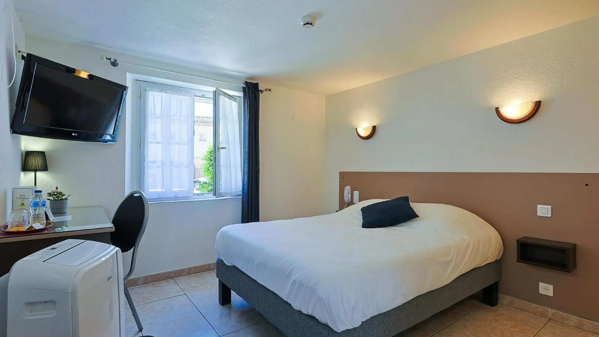 Logis Hotel L'Esterella Saint-Raphael