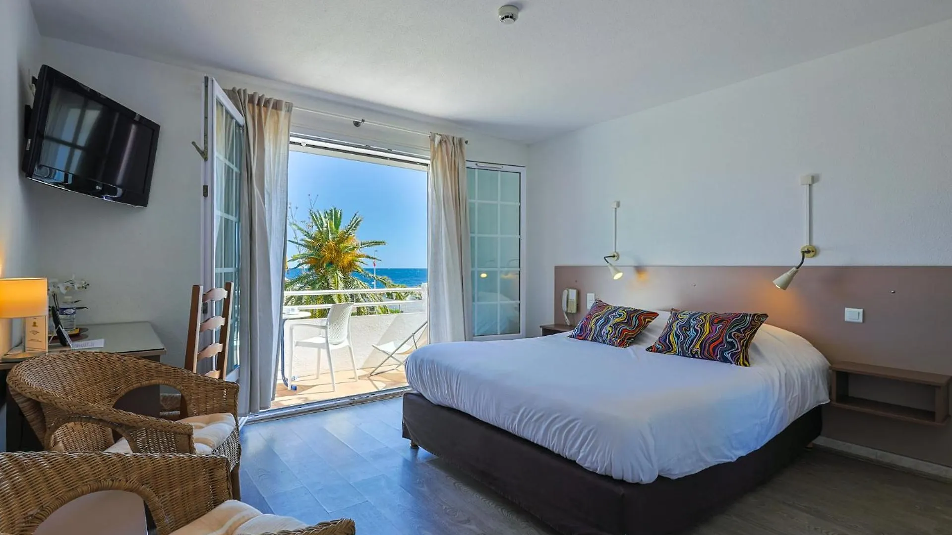Logis Hotel L'Esterella Saint-Raphael