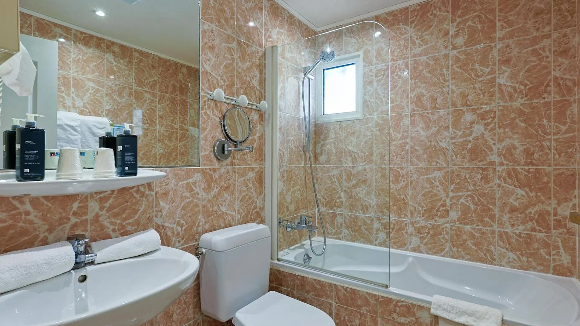 Logis Hotel L'Esterella Saint-Raphael