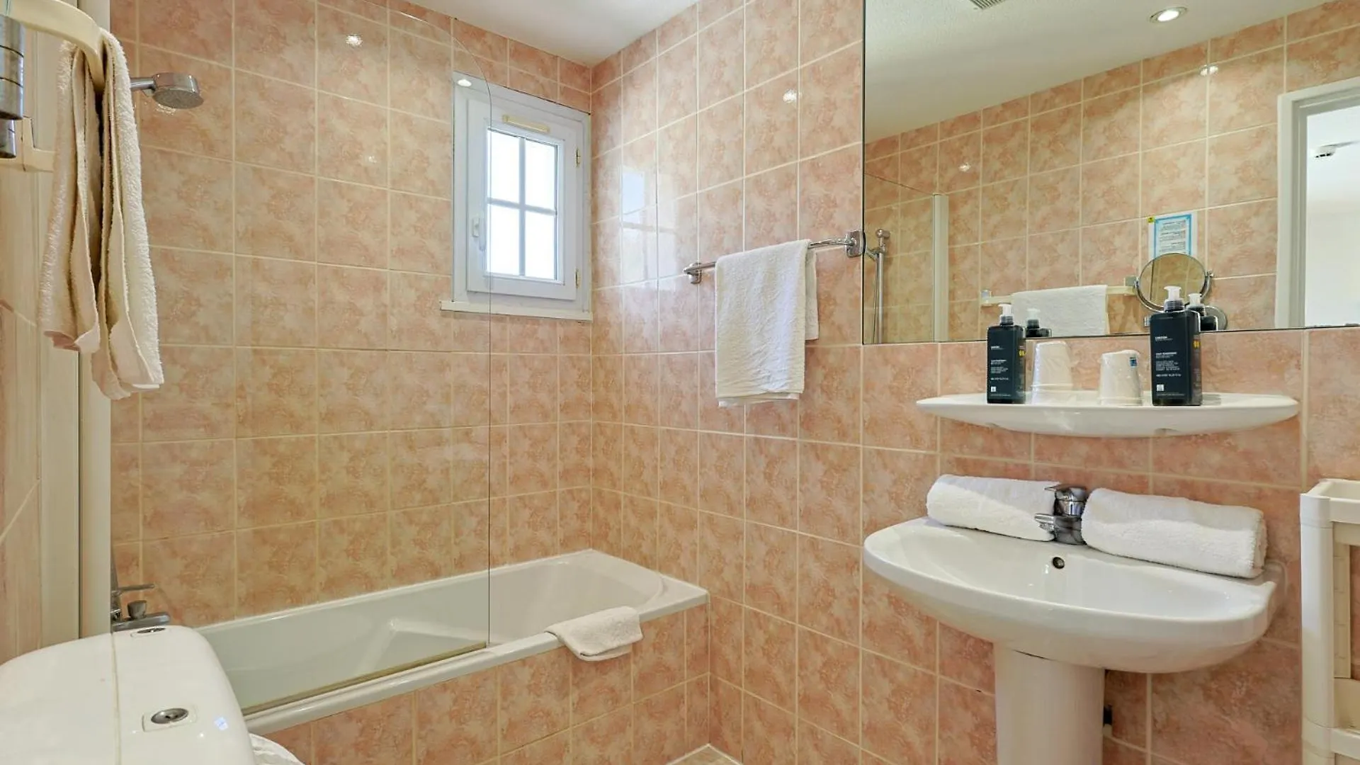 Logis Hotel L'Esterella Saint-Raphael