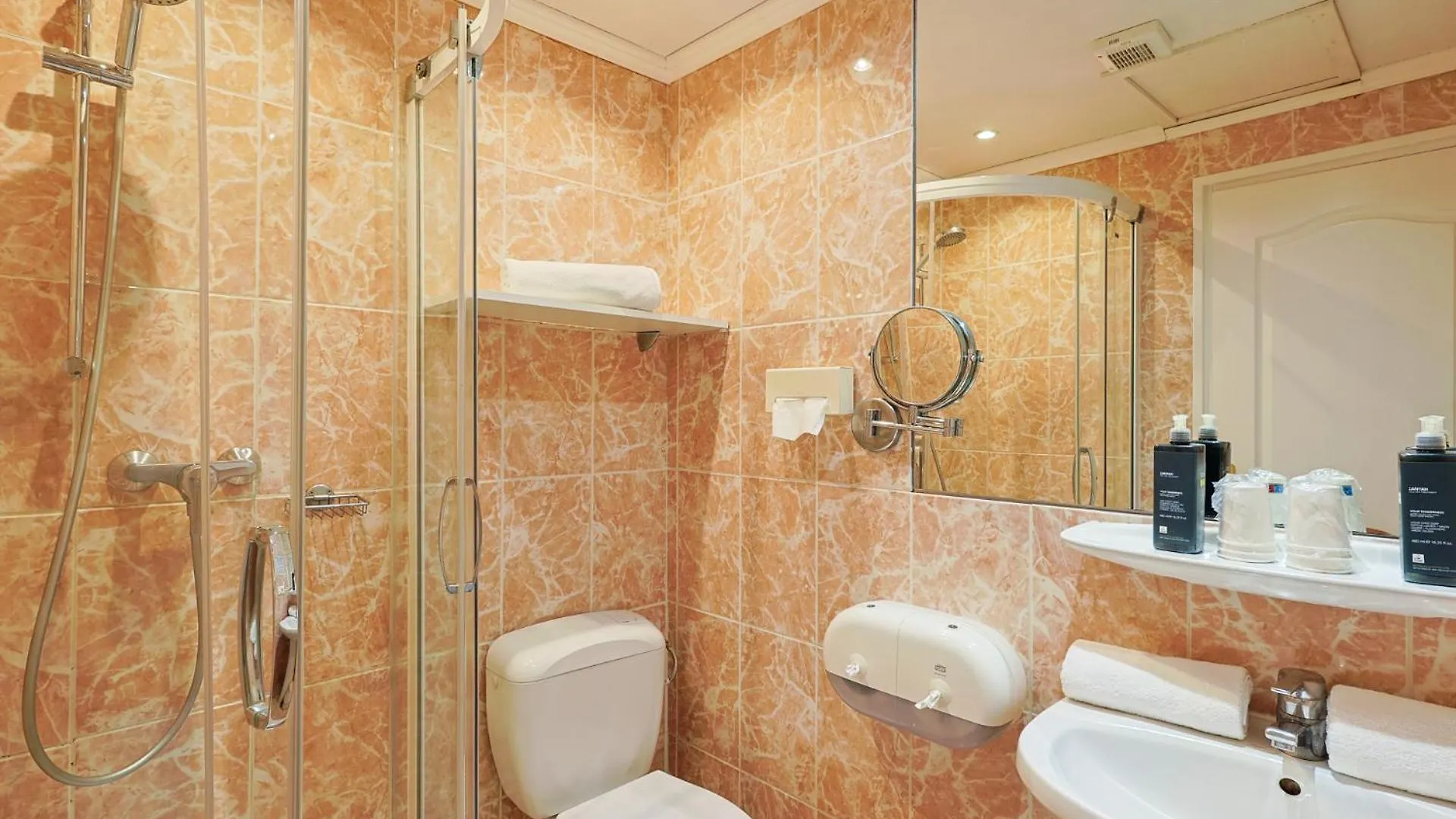 Logis Hotel L'Esterella Saint-Raphael