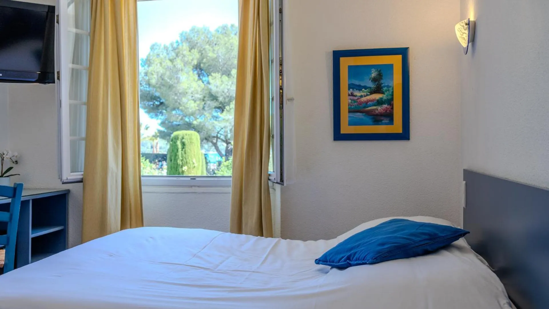 Logis Hotel L'Esterella Saint-Raphael
