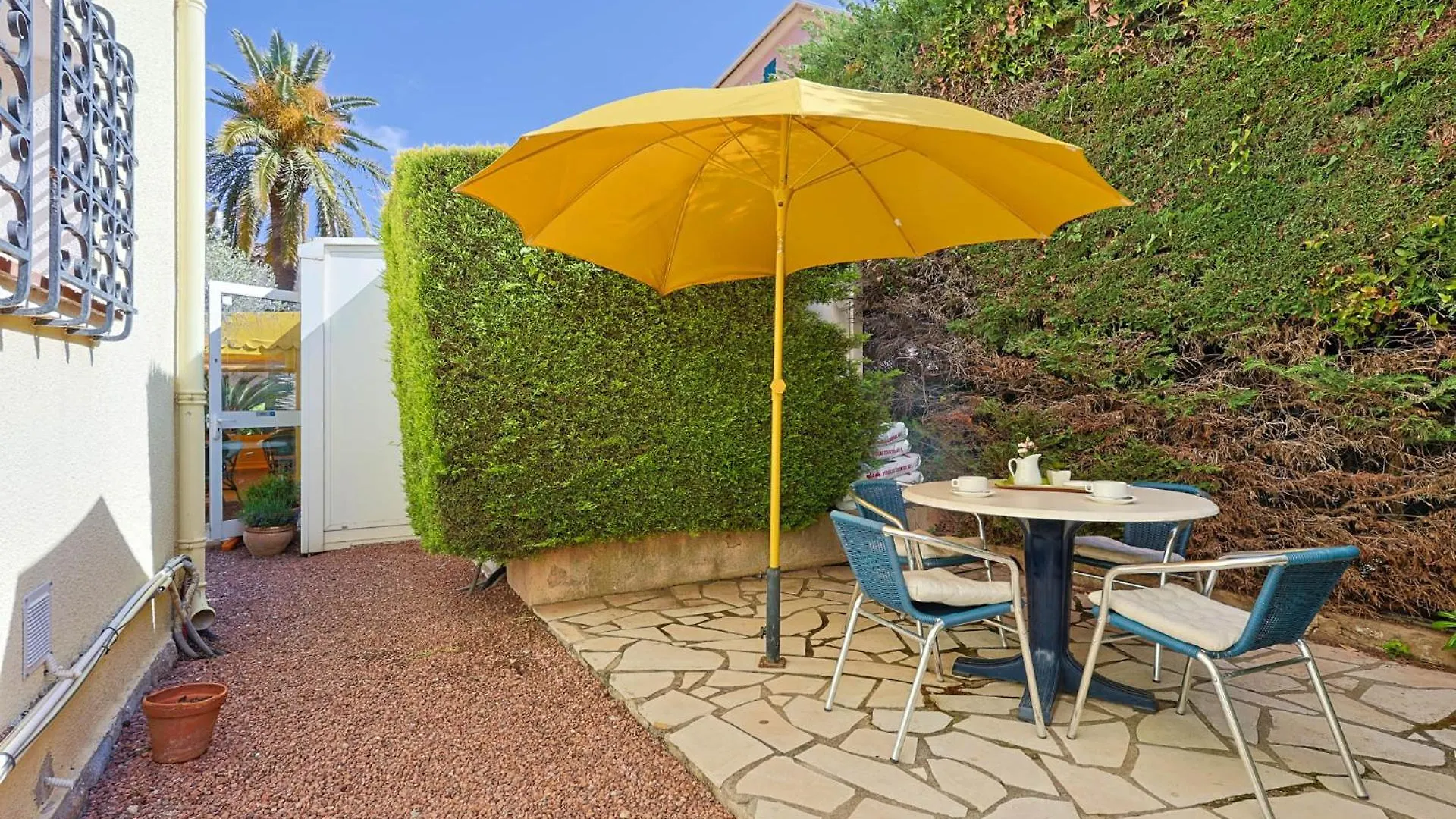 Logis Hotel L'Esterella Saint-Raphael  3*, Saint-Raphael (Var)