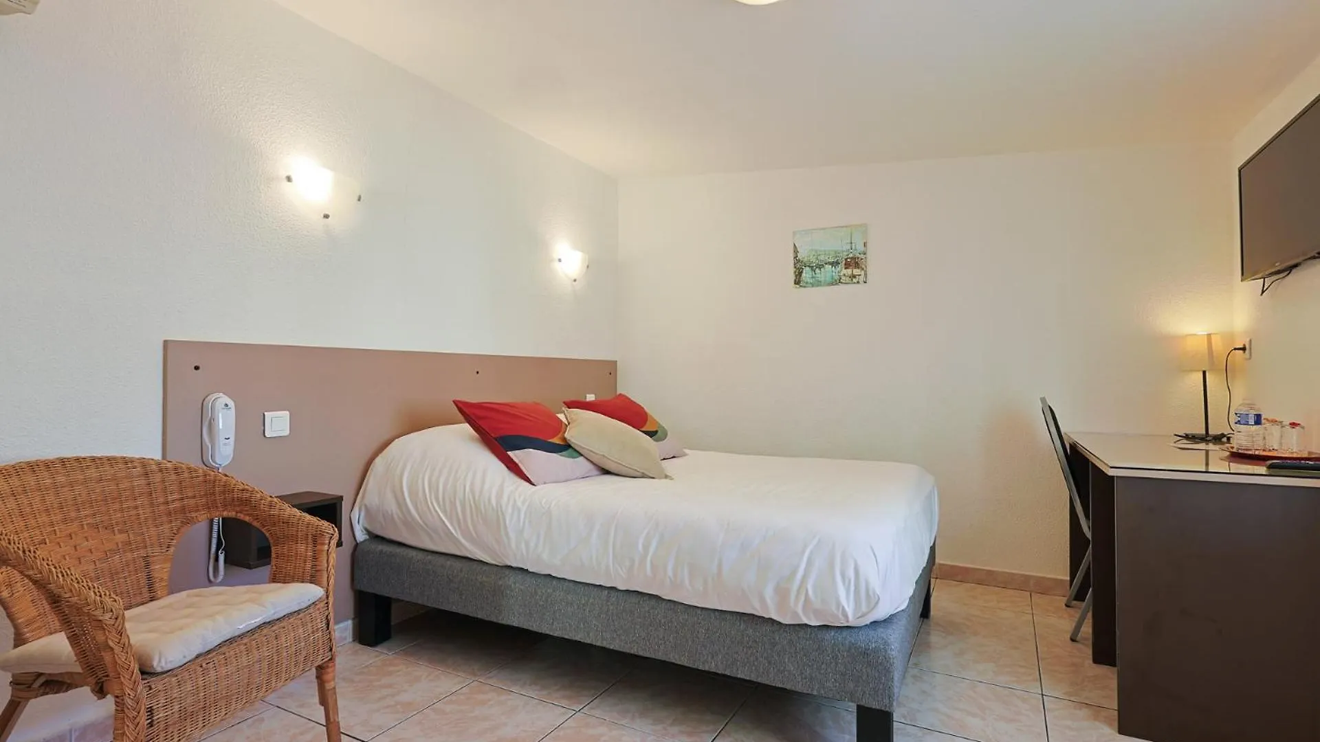 Logis Hotel L'Esterella Saint-Raphael