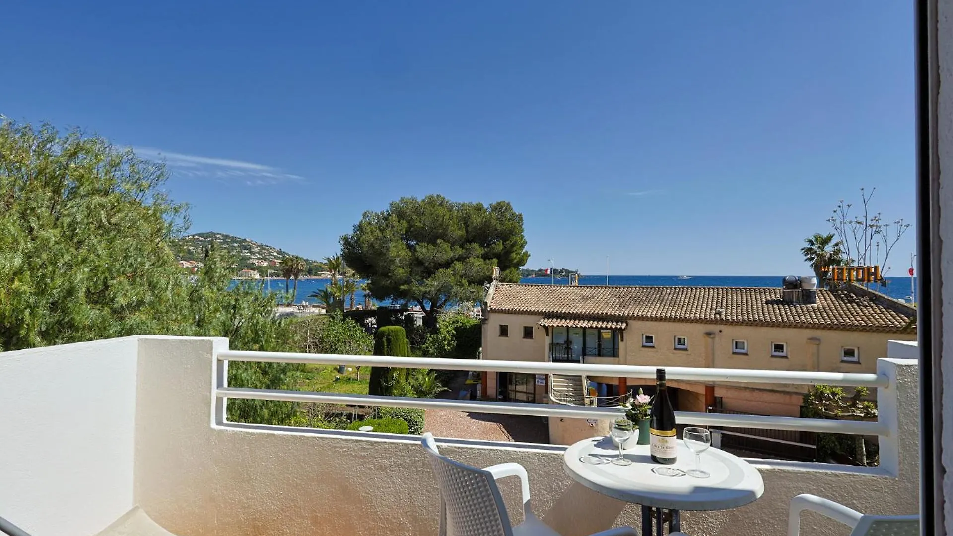 Logis Hotel L'Esterella Saint-Raphael