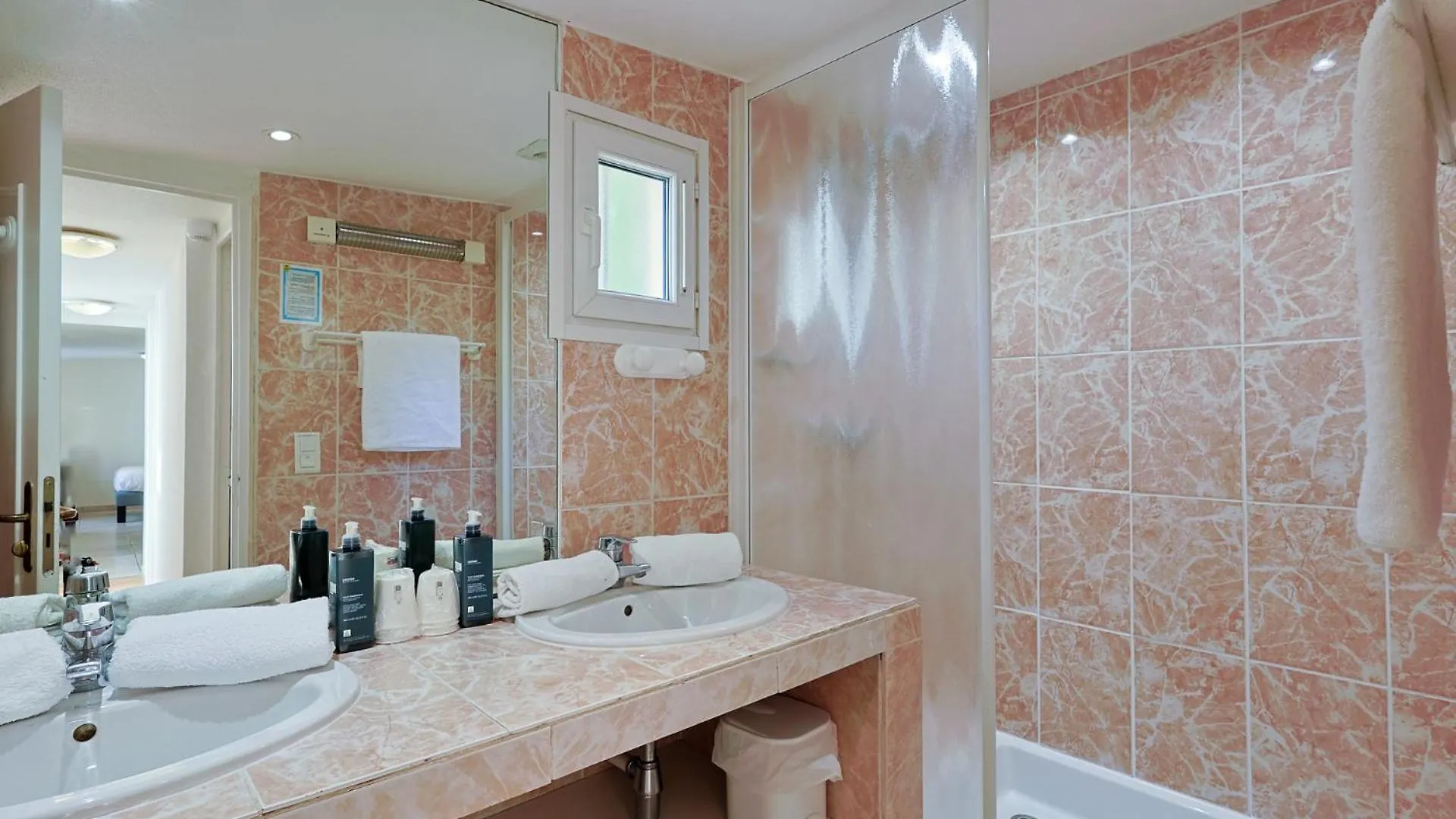 Logis Hotel L'Esterella Saint-Raphael
