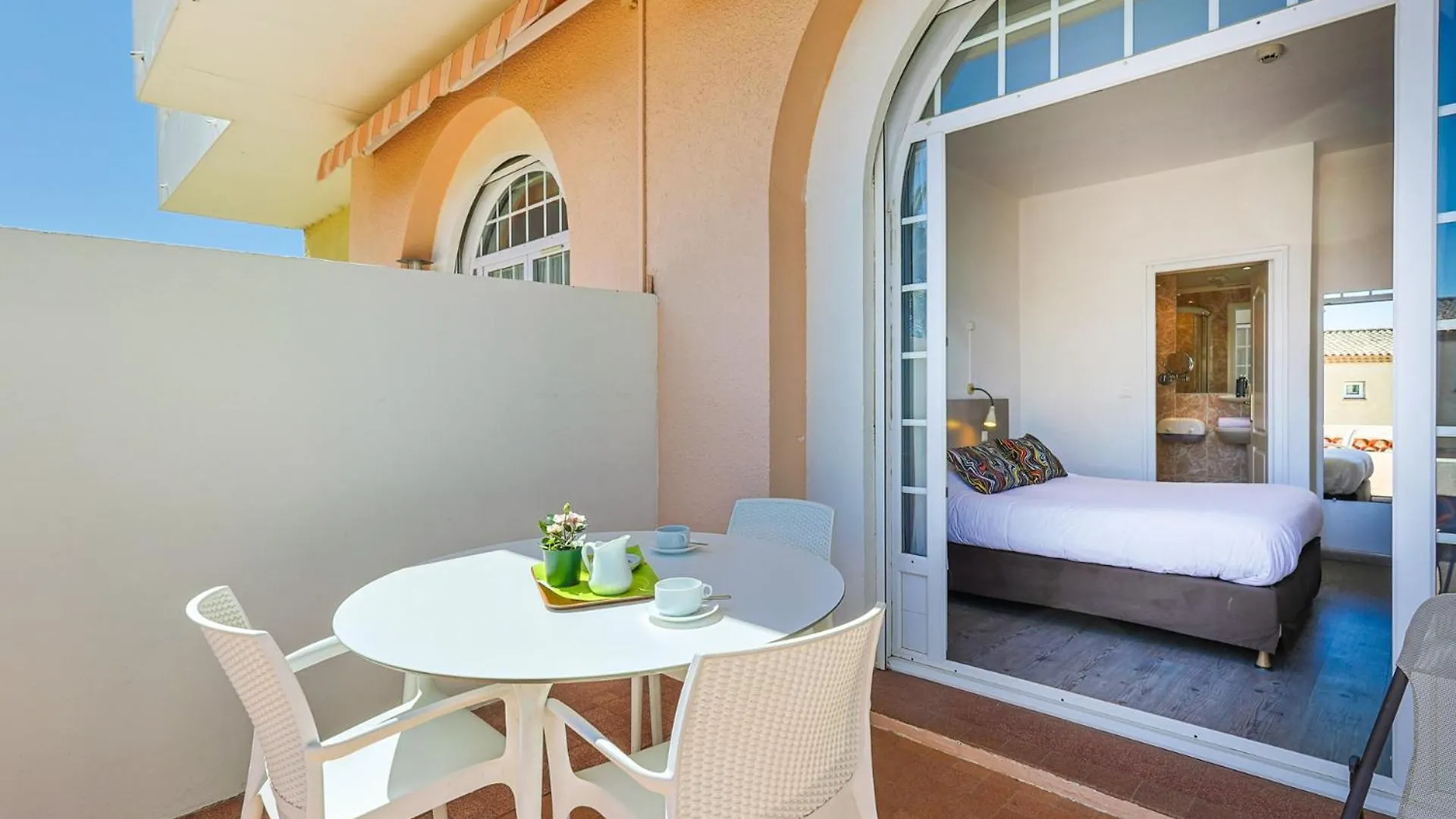 Logis Hotel L'Esterella Saint-Raphael