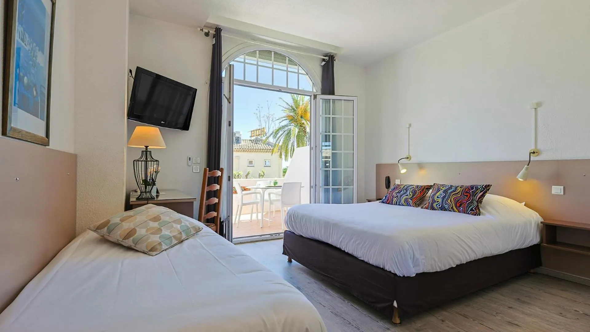 Logis Hotel L'Esterella Saint-Raphael  3*, Saint-Raphael (Var)
