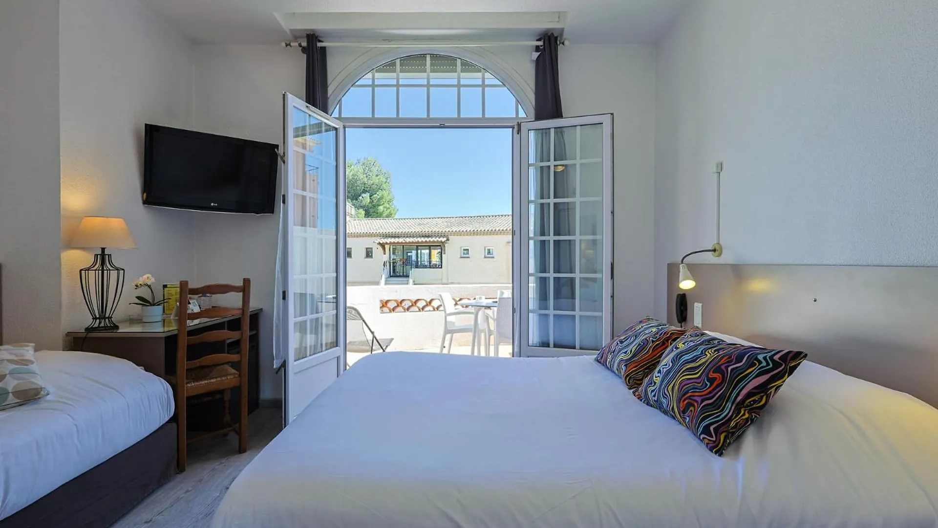 Logis Hotel L'Esterella Saint-Raphael