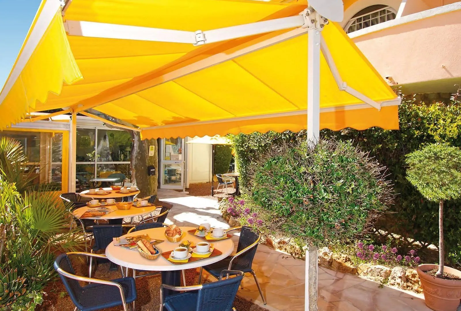 Logis Hotel L'Esterella Saint-Raphael