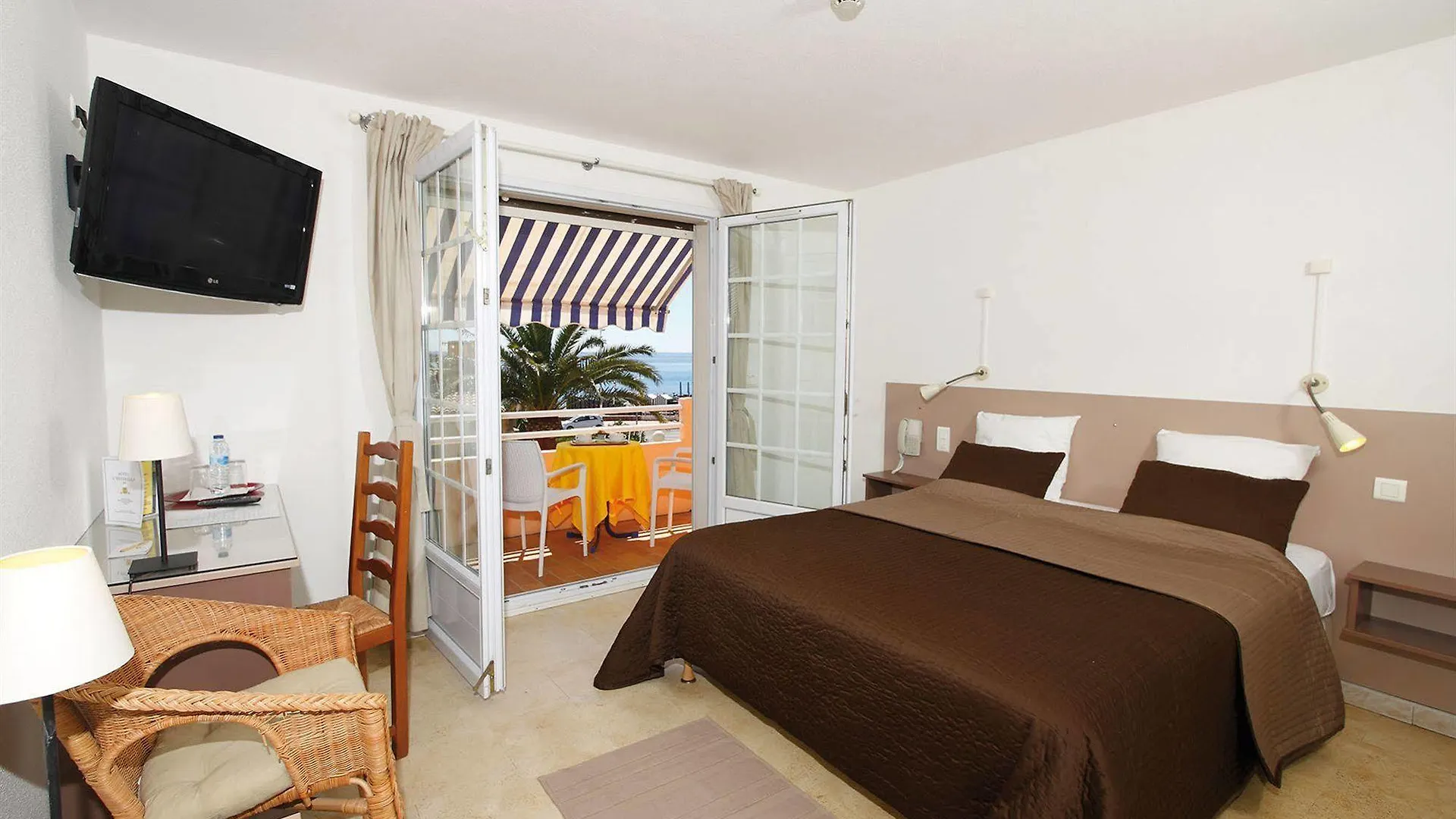 Logis Hotel L'Esterella Saint-Raphael