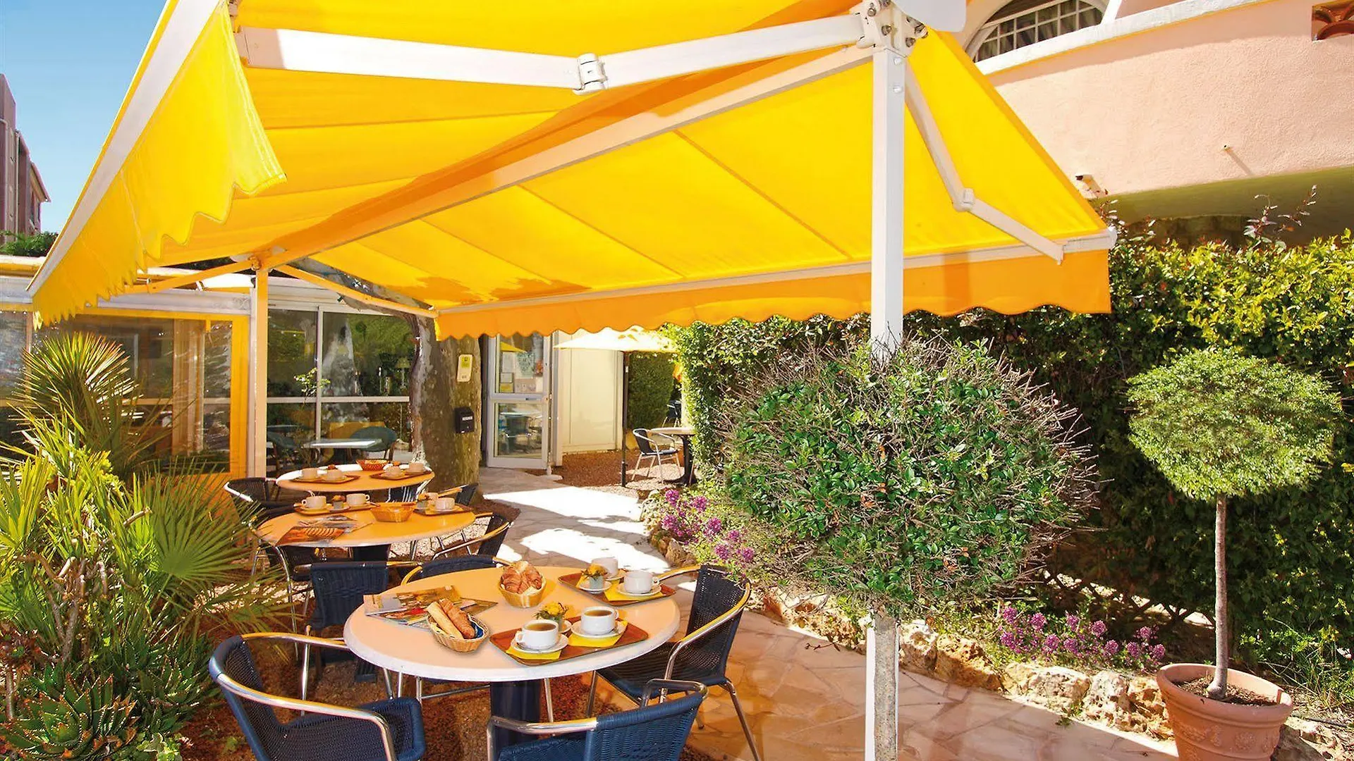 Logis Hotel L'Esterella Saint-Raphael  3*, Saint-Raphael (Var)